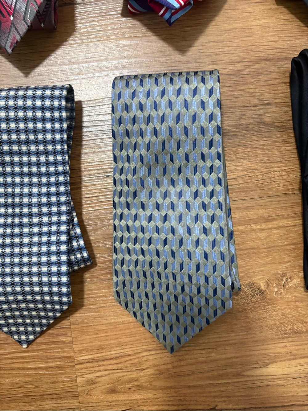 Men’s Necktie Lot of 9 Mixed Patterns Striped Geometric Business Dress Ties - Picture 10 of 11